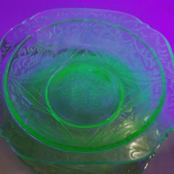 Glowing Fruit/Dessert Bowl Madrid Green Depression Glass by Federal Glass 1932 - Picture 9 of 12